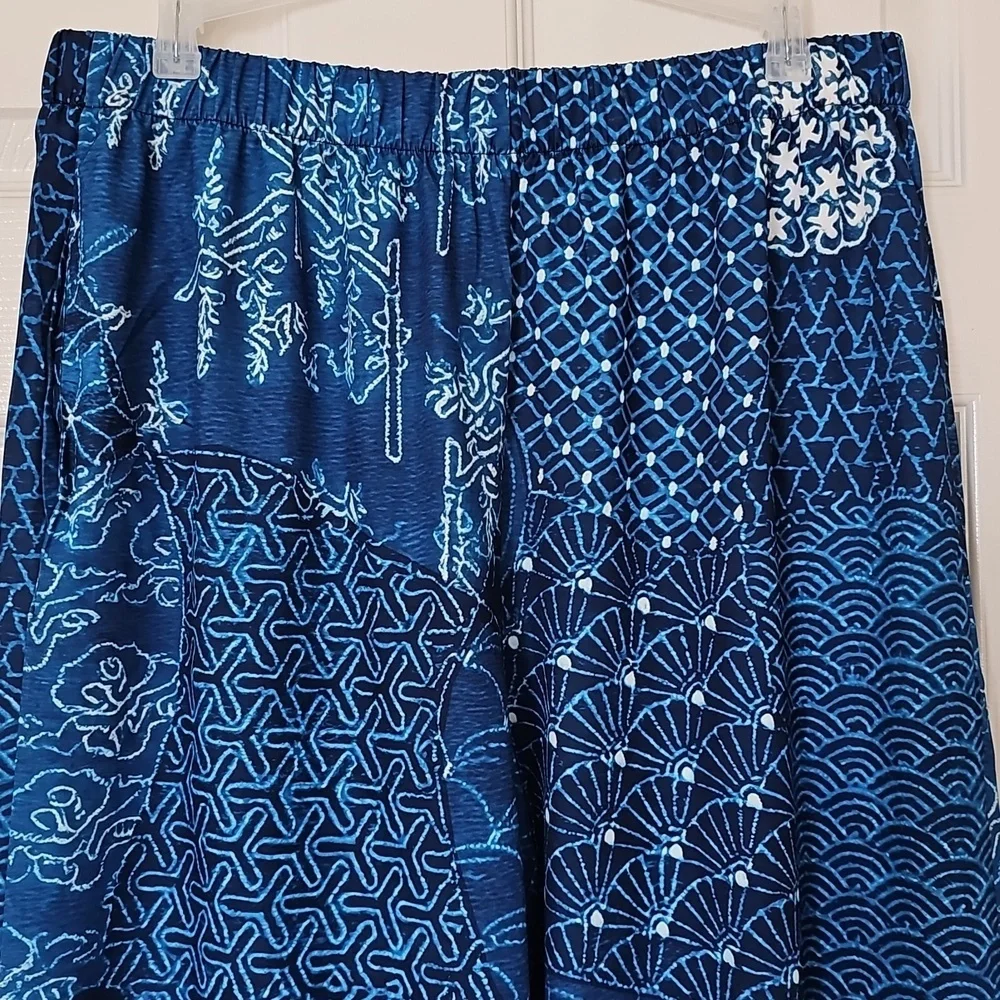 NWT Women's Capri Boho Beachy Casual Pull On Pant XL Blues Whites - Picture 3 of 14
